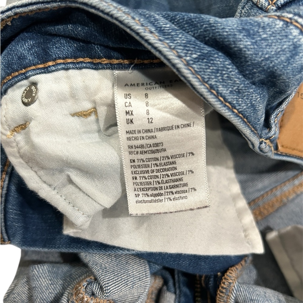 American Eagle Women’s Shorts Size 8 Distressed Dark Medium Wash Hi Rise Shortie - Picture 9 of 10